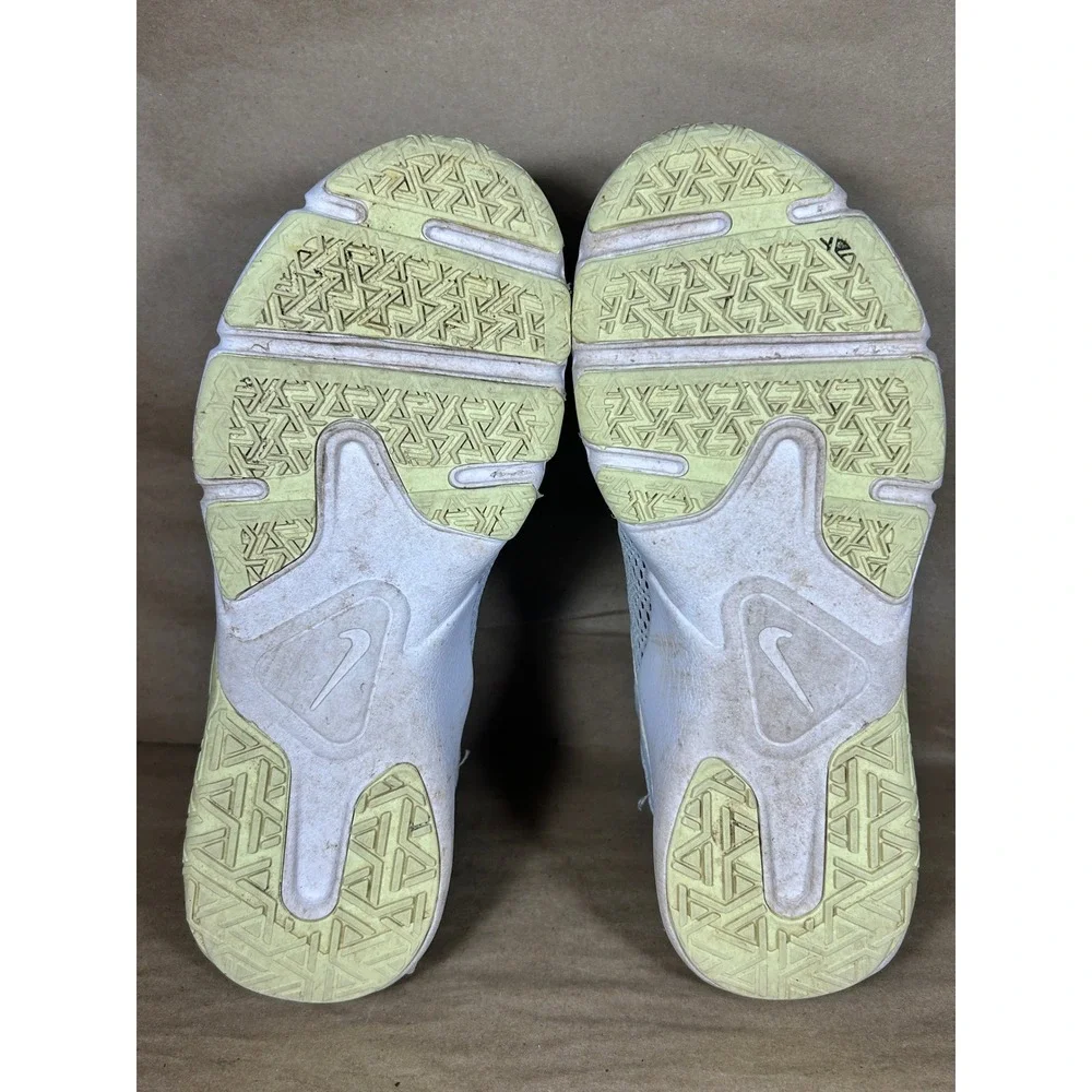 Nike legend essential